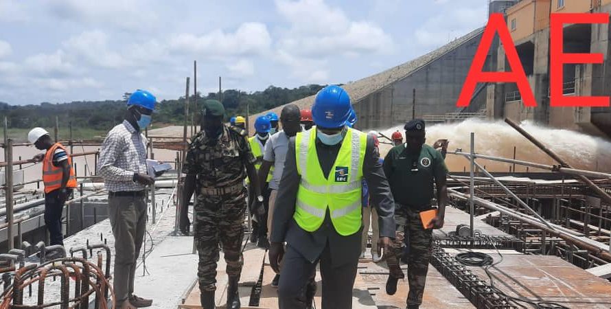 Offre énergétique : Le déficit bientôt comblé dans la région de l’Est  Entre mars et avril 2022, 30MW sortis de l’usine de pieds de Lom Pangar seront à la portée de 200 localités environnantes. Le directeur général d’EDC vient de passer au peigne fin certains chantiers prioritaires qui vont permettre l’amélioration de l’offre énergétique dans la région du Soleil Levant.